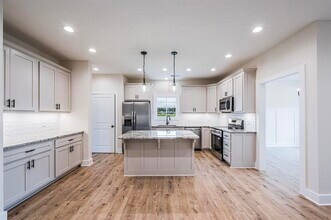 2437 Topeka Rd in Bowling Green, KY - Building Photo - Building Photo