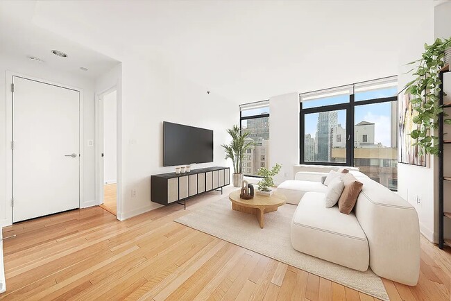 49 E 34th St