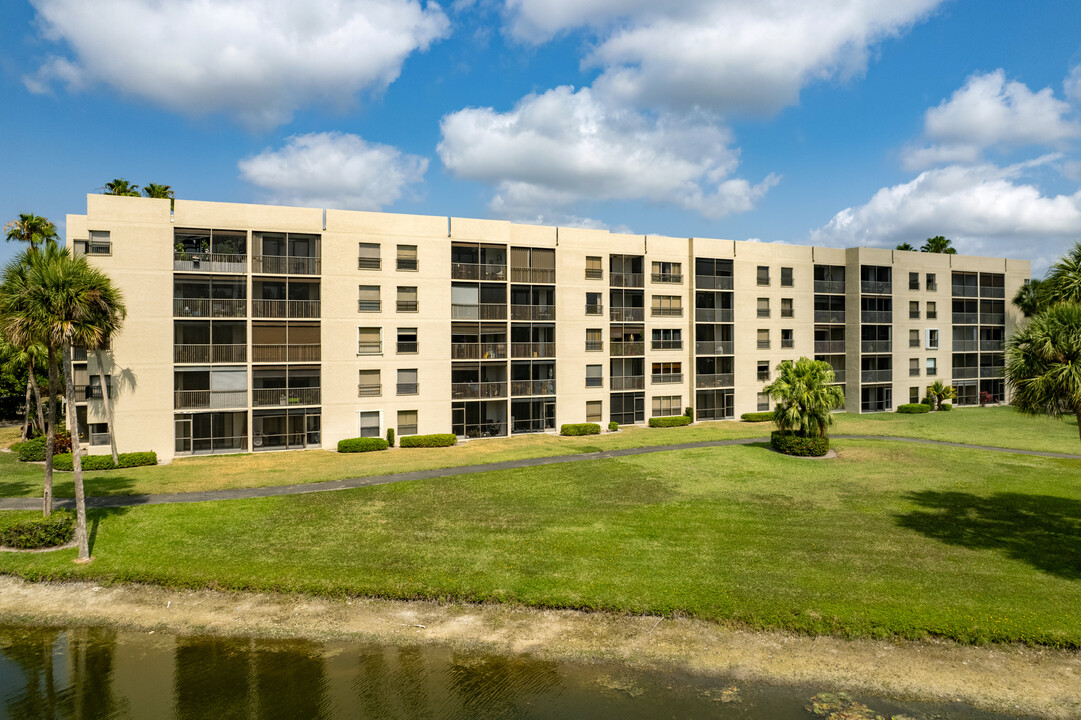 Tradewinds Condos in Coconut Creek, FL - Building Photo