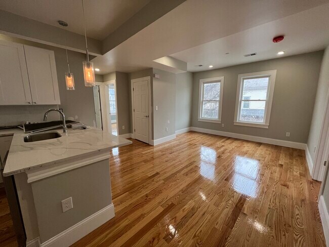 166 Pearl St, Unit 2