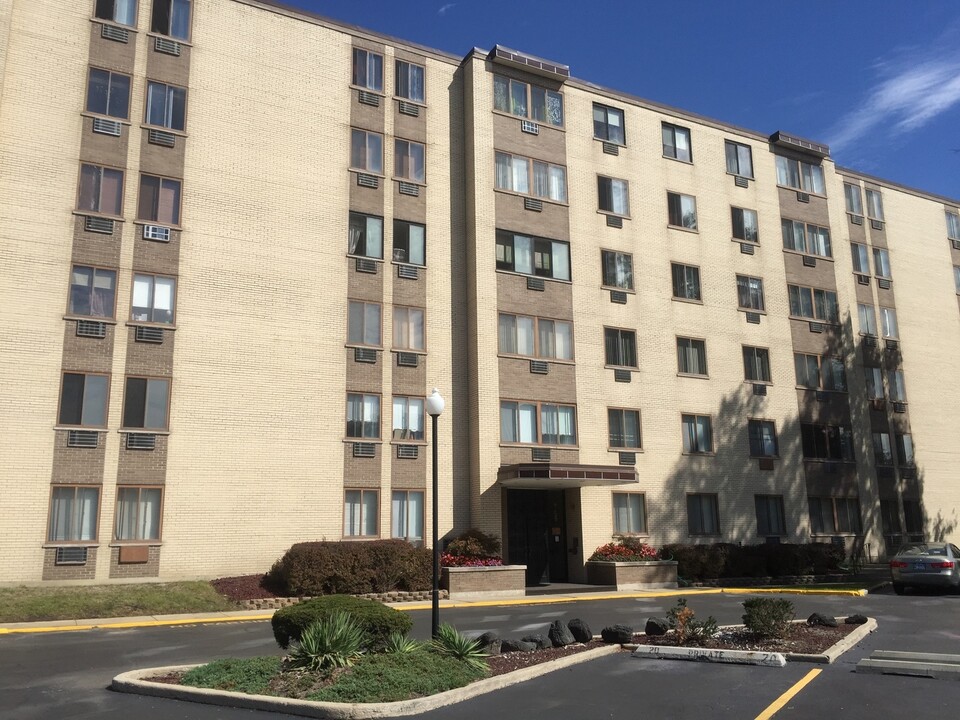 9725 Karlov Ave-Unit -103 in Oak Lawn, IL - Foto de edificio