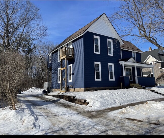 2020 4th St in Eau Claire, WI - Building Photo - Building Photo