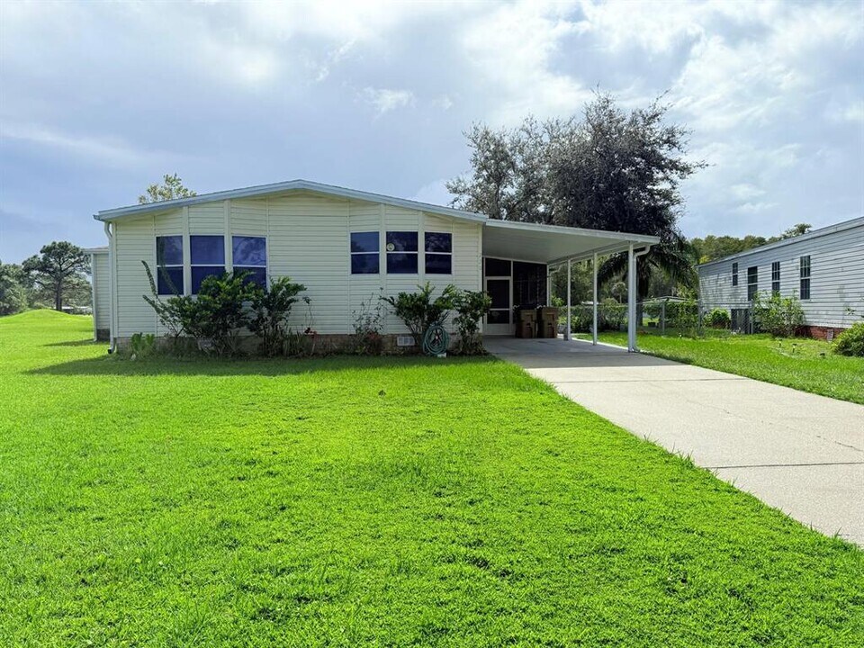220 Ellsworth Dr in Kissimmee, FL - Building Photo