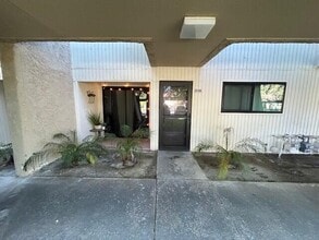 685 N Ashurst Ct in Palm Springs, CA - Building Photo - Building Photo