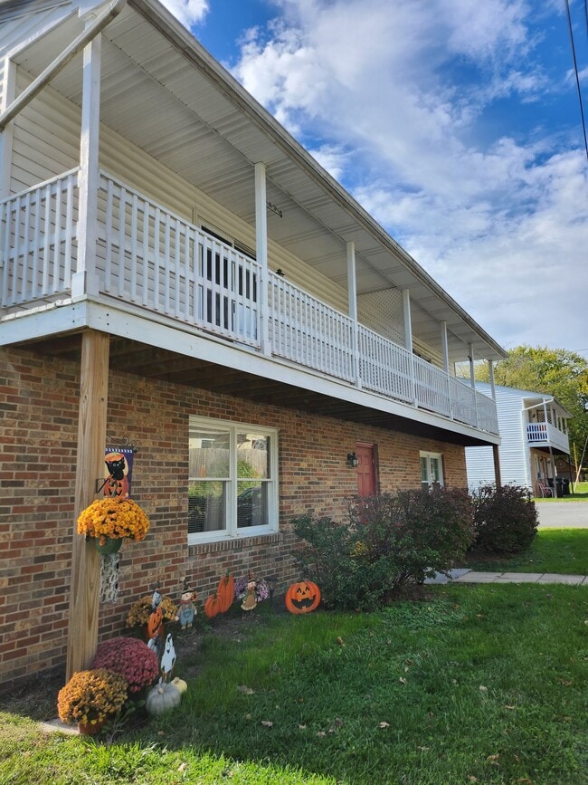 881 Newtown Ct Rentals in Stephens City, VA