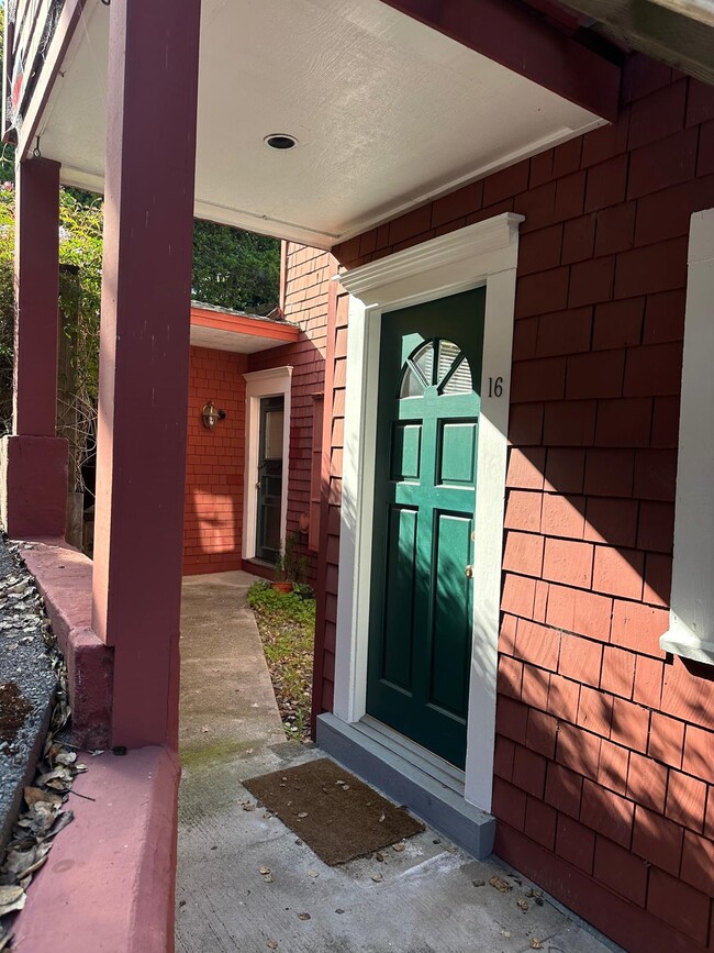 16 Crescent Ave in Sausalito, CA - Building Photo - Building Photo