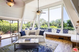 29151 Cliffside Dr in Malibu, CA - Building Photo