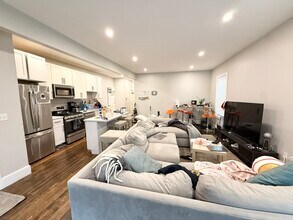 91 Hillside St, Unit 1 in Boston, MA - Foto de edificio - Building Photo