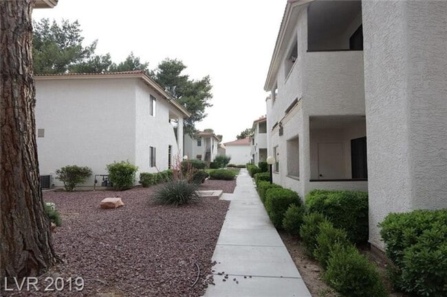 6619 W Tropicana Ave in Las Vegas, NV - Building Photo - Building Photo