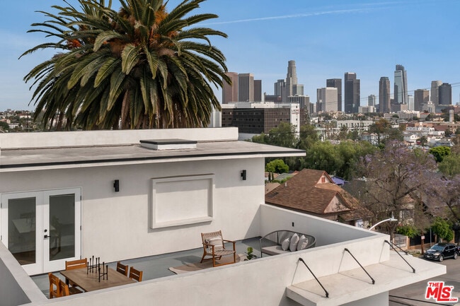 1247 1/2 W Bellevue Ave in Los Angeles, CA - Building Photo - Building Photo