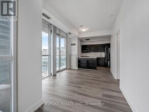 126 Simcoe St in Toronto, ON - Building Photo - Building Photo