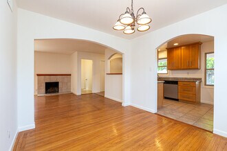 720 Santa Paula Ave in Sunnyvale, CA - Foto de edificio - Building Photo