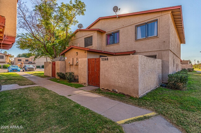 5044 N 40th Ave in Phoenix, AZ - Building Photo - Building Photo