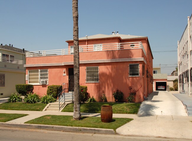 413 N Gardner St in Los Angeles, CA - Foto de edificio - Building Photo