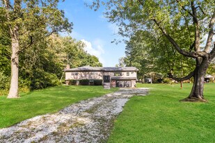 1725 N Raceway Rd in Indianapolis, IN - Building Photo