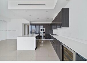 1451 Brickell Ave in Miami, FL - Building Photo - Building Photo