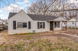 1213 N Brown Ave in Springfield, MO - Foto de edificio - Building Photo