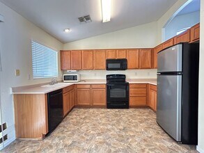 8150 N 112th Ave in Peoria, AZ - Building Photo - Building Photo