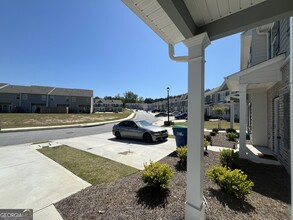 6089 Mallory Ridge in Union City, GA - Foto de edificio - Building Photo