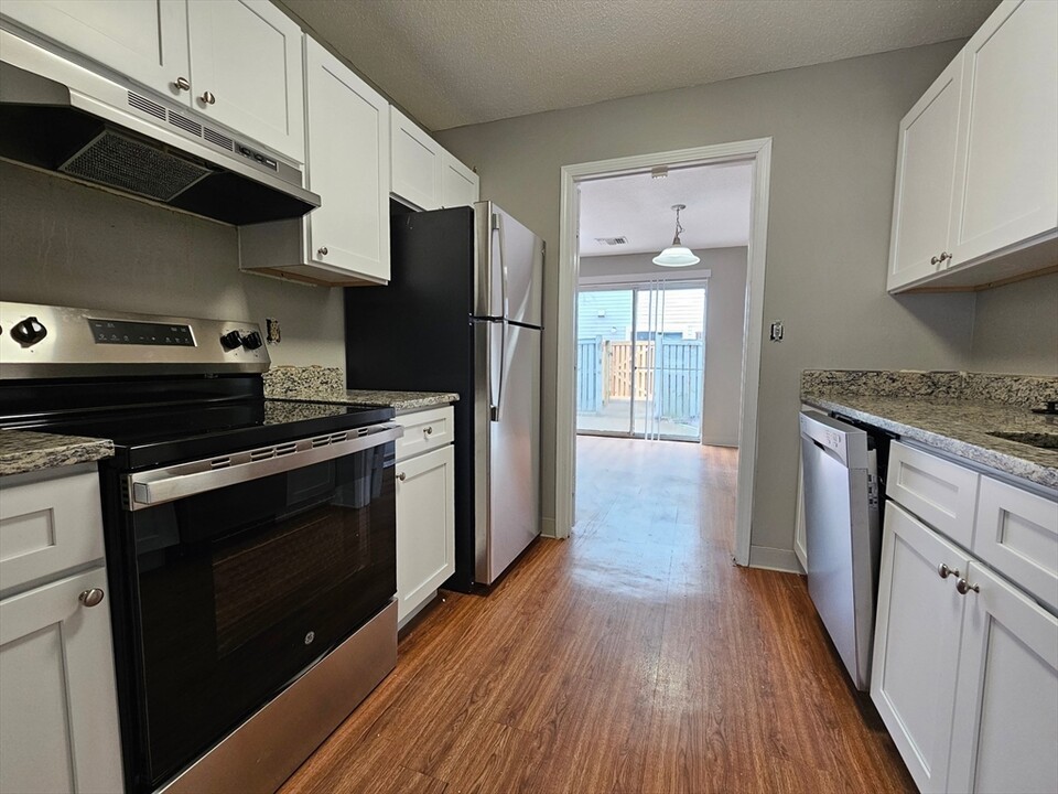 64 Westwind Rd in Boston, MA - Building Photo