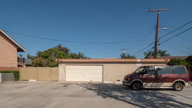 211 E Valencia Ave in Anaheim, CA - Building Photo - Building Photo