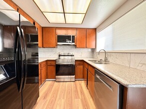 58 Goodwin Cir in Sacramento, CA - Building Photo - Building Photo