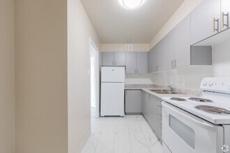 6171 Bathurst St in Toronto, ON - Building Photo - Building Photo