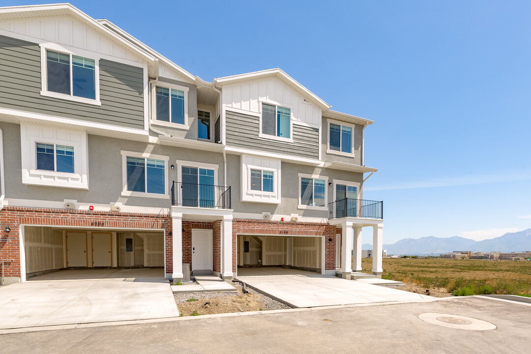 4198 W Gooseneck Ct in Riverton, UT - Building Photo