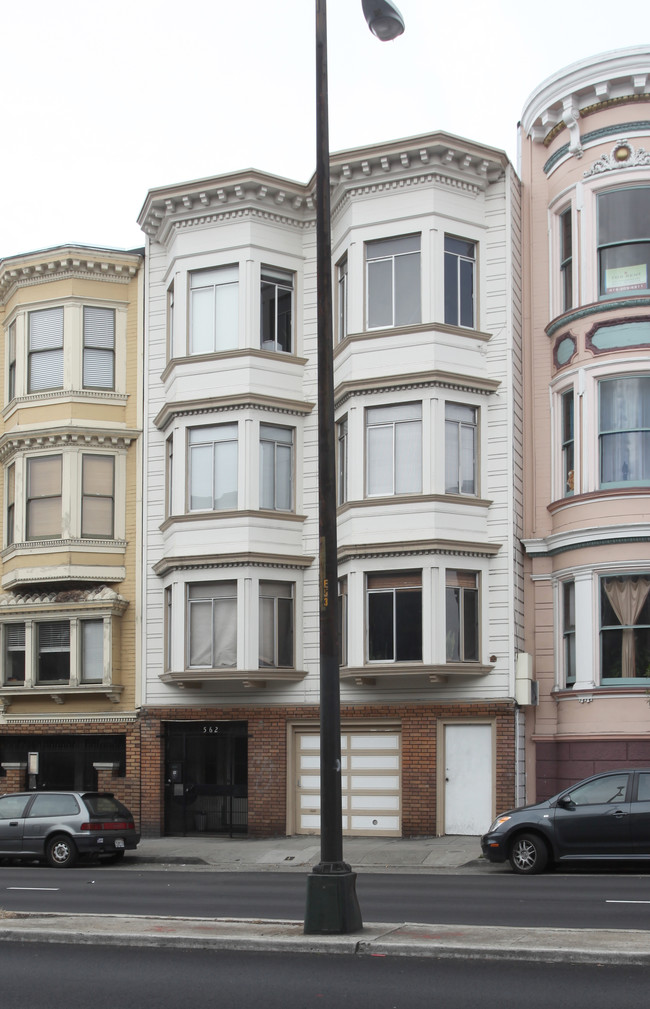 566 Guerrero St in San Francisco, CA - Building Photo - Building Photo