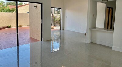 8947 SW 149th Pl in Miami, FL - Foto de edificio - Building Photo