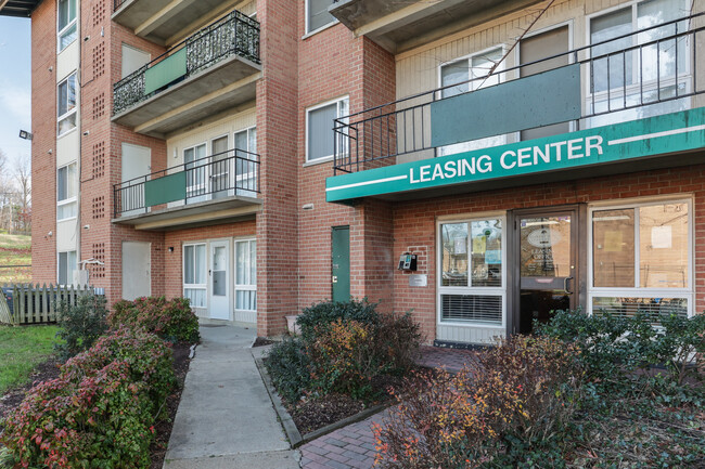 Forest Hill Apartments in Oxon Hill, MD - Building Photo - Building Photo