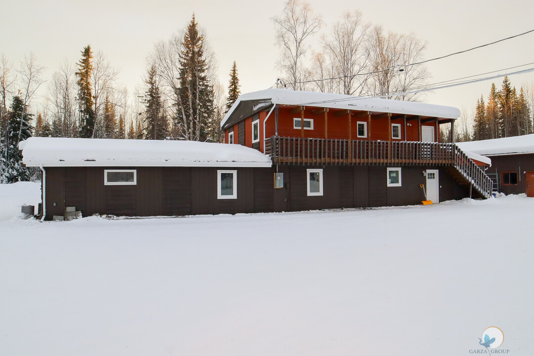 1931 Badger Rd, Unit 1 in North Pole, AK - Building Photo