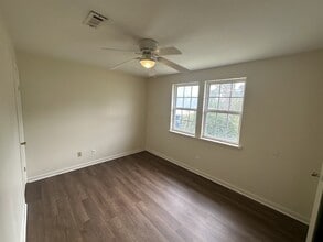 327 Pleasant St in Hinesville, GA - Building Photo - Building Photo