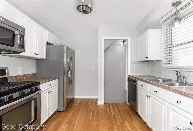 1197 Catalpa Dr in Berkley, MI - Building Photo - Building Photo