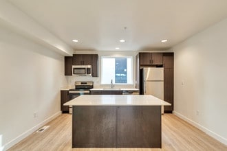 Maven TownHomes in Salt Lake City, UT - Foto de edificio - Building Photo