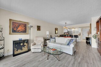 29 Yacht Club Dr in North Palm Beach, FL - Building Photo - Building Photo