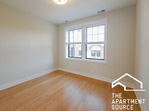 2022 W Montrose Ave in Chicago, IL - Building Photo - Building Photo