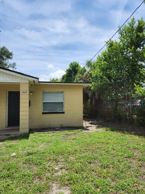 1829 Lambert St-Unit -1 in Jacksonville, FL - Building Photo