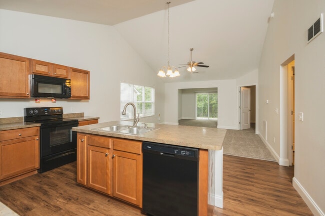 River Oaks Villas in Perrysburg, OH - Building Photo - Interior Photo