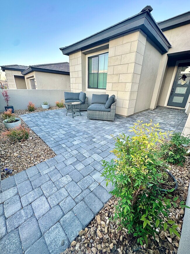 64 Lake Oasis St in Henderson, NV - Building Photo - Building Photo