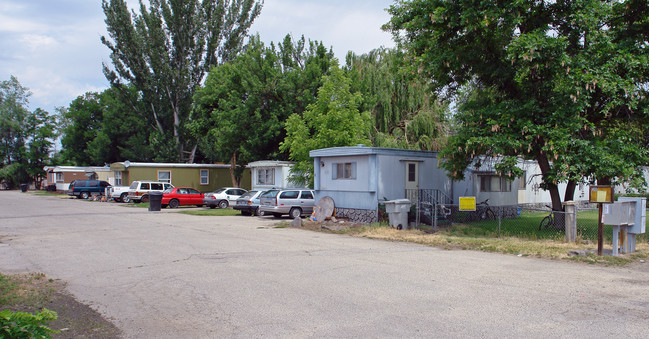 214 E 40th St in Garden City, ID - Foto de edificio - Building Photo