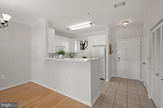 9490 Virginia Center Blvd in Vienna, VA - Building Photo - Building Photo