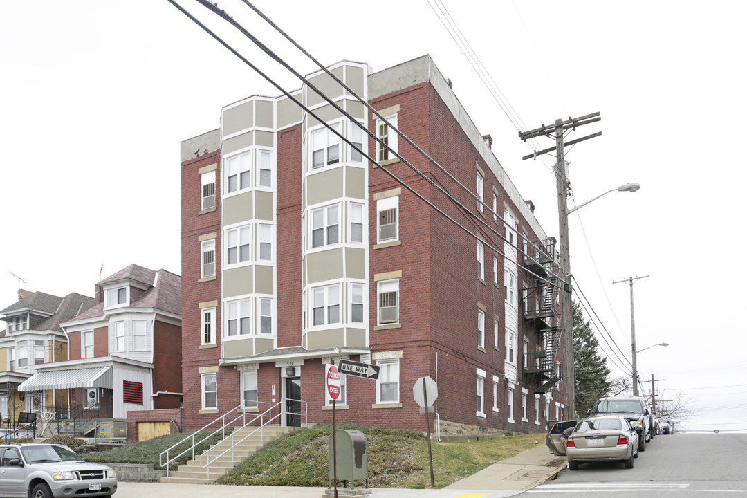 1500 Fallowfield Ave in Beechview, PA - Foto de edificio