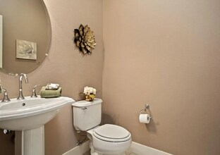 402 Washington Square in Sacramento, CA - Building Photo - Building Photo