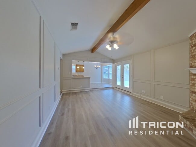 8033 Berrybrook Dr in Watauga, TX - Foto de edificio - Building Photo