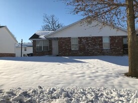 4908 Charm Oak Dr in Jefferson City, MO - Building Photo