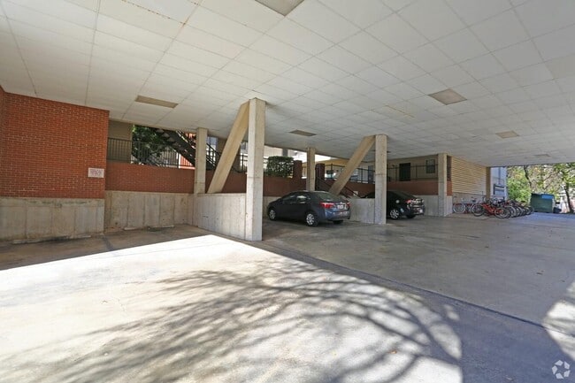 106 E 30th St in Austin, TX - Foto de edificio - Building Photo