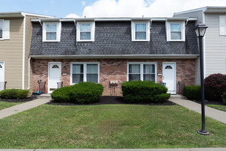 Presidential Townhome Rentals in Guilderland, NY - Foto de edificio - Building Photo