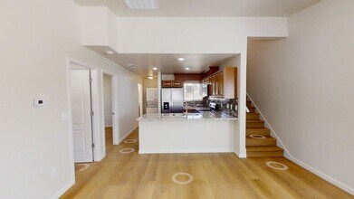 7236 N College Ave in Fresno, CA - Building Photo - Building Photo