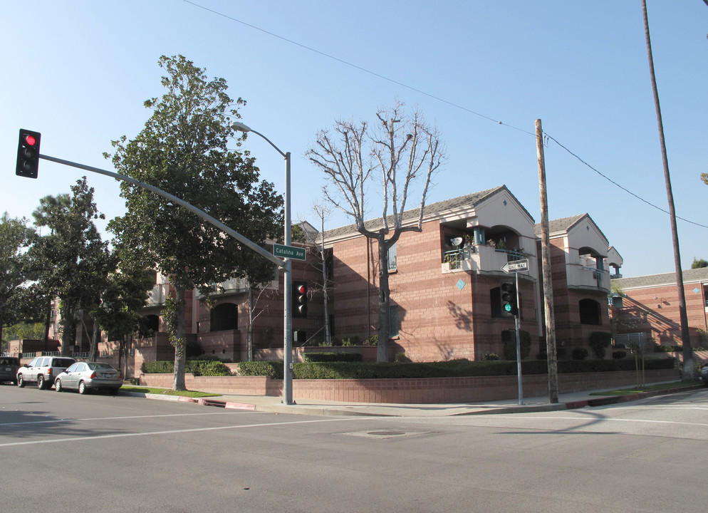 Catalina Gardens in Pasadena, CA - Building Photo